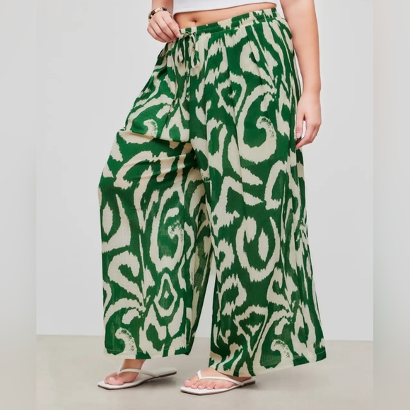 NWT Cider Mid-Rise Green Abstract Print Wide Leg Pants Size 4X - Picture 2 of 8